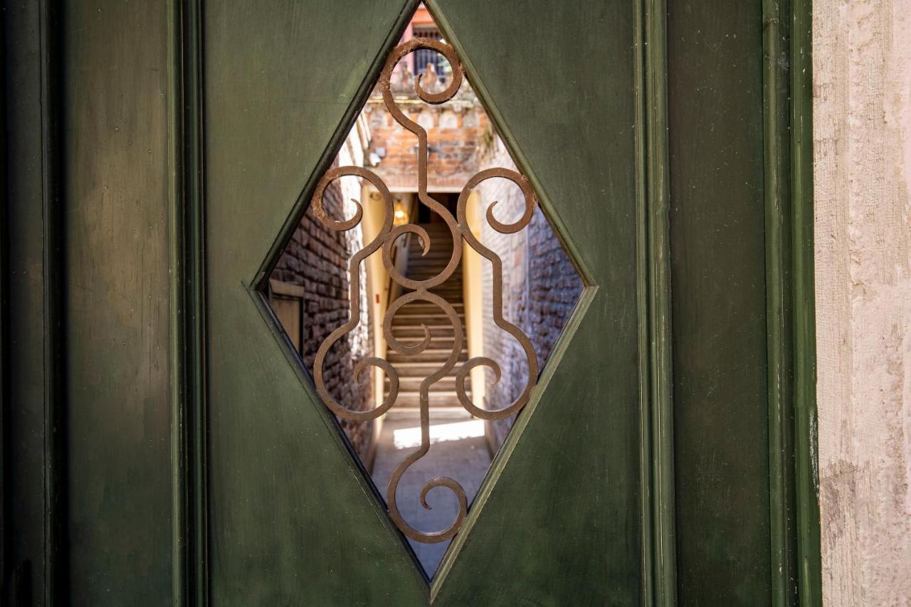Residenza Centopietre - Dorsoduro By Wonderful Italy เวนิส ภายนอก รูปภาพ